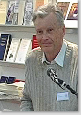 Foto: Autor Gerhart Büchl bei seiner Lesung auf der Frankfurter Buchmesse 2009