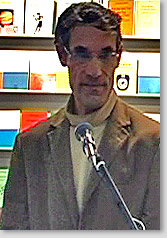 Foto: Autor Werner Engelmann bei seiner Lesung auf der Frankfurter Buchmesse 2009