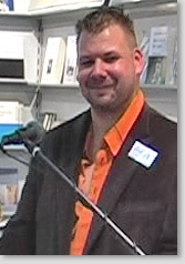 Foto: Autor Christian Pietsch bei seiner Lesung auf der Frankfurter Buchmesse 2009