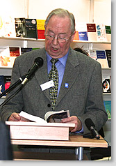 Foto: Autor Horst Gerlach bei seiner Lesung auf der Leipziger Buchmesse 2010