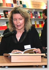 Foto: Autorin Silvi Hans bei ihrer Lesung auf der Leipziger Buchmesse 2010