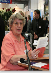 Foto: Autorin Gretel Hardeland bei ihrer Lesung auf der Leipziger Buchmesse 2010