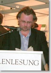 Foto: Autor JML bei seiner Lesung auf der Frankfurter Buchmesse 2007