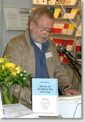 Foto: Autor Martin Roth bei seiner Lesung auf der Frankfurter Buchmesse 2007